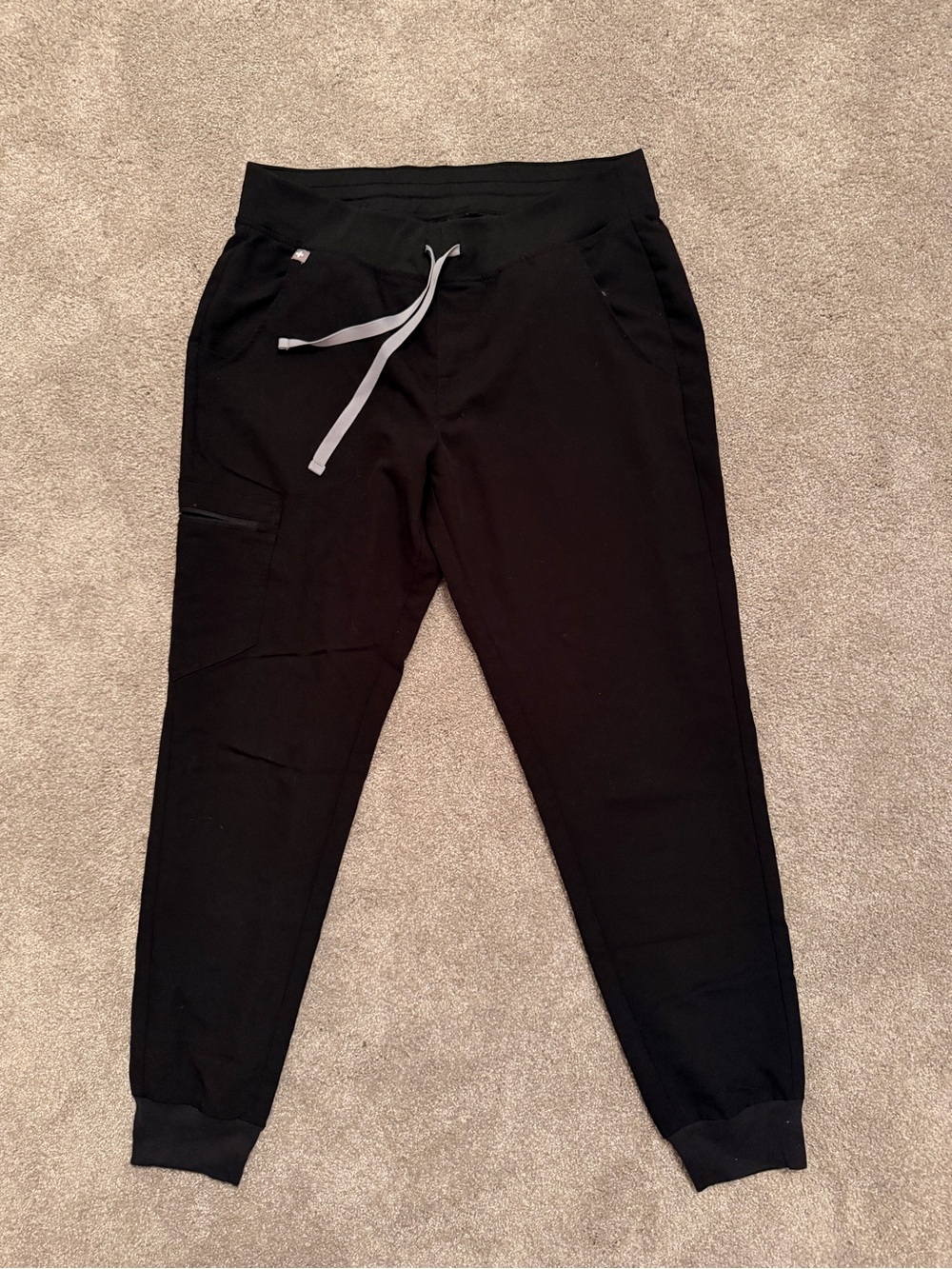 Women’s FIGS Zamora Jogger scrub pants. Color black.